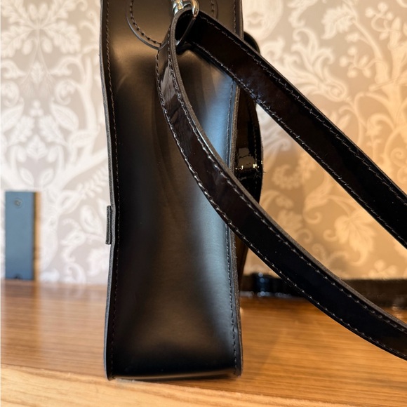 Dr. Marten’s Black Kiev Leather Large Heart Convertible Shoulder Bag Backpack - Picture 5 of 17